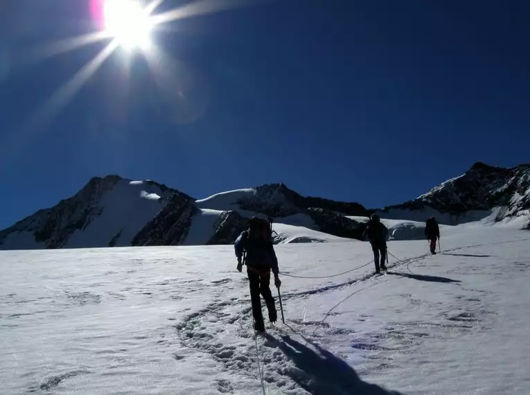 Gipfelwanderungen und leichte Hochtouren über dem Ötztal