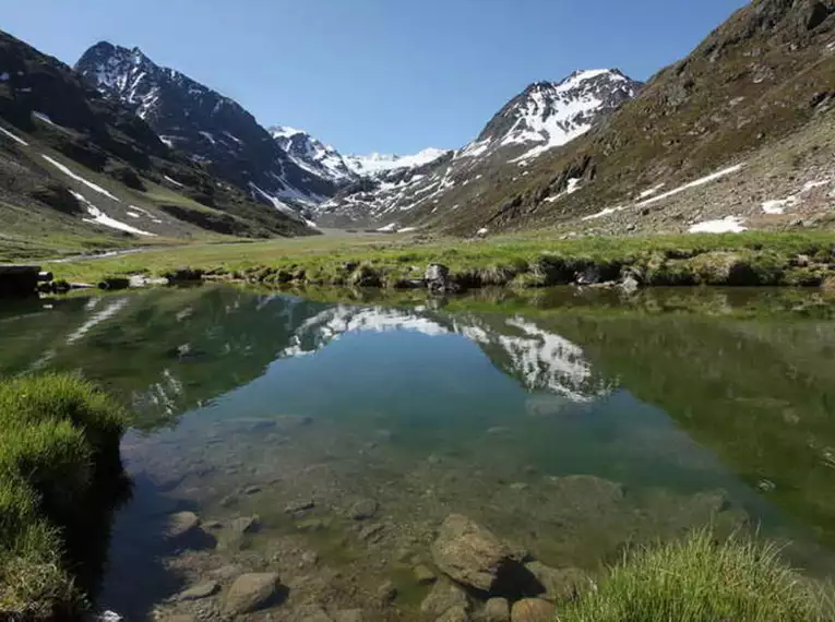Gipfelwanderungen und leichte Hochtouren über dem Ötztal