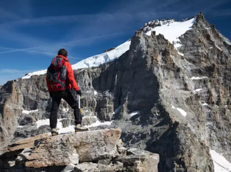 Gipfelwanderungen und leichte Hochtouren über dem Ötztal