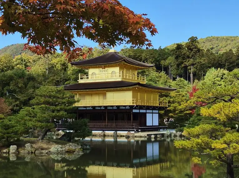 Japan: Kirschblüte oder Herbstlaub zaubern Farbenwunder
