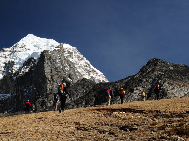 Everest Komfort Trek: Eine Reise durch Nepals majestätische Bergwelt