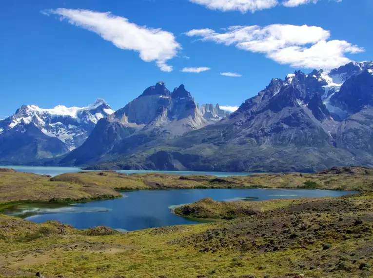 Landschaft im Torres del Paine Berglandschaft mit Seen im Torres del Paine Nationalpark, Chile.