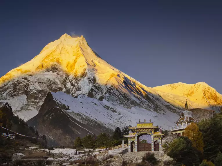 Atemberaubend: der Manaslu im Abendrot